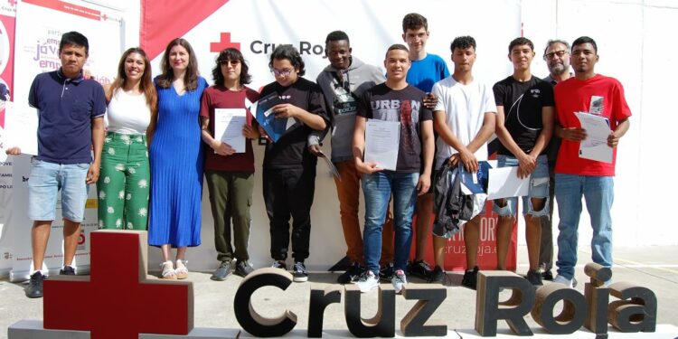 Los cursos formativos del Centro Joven de Cruz Roja permiten la la inserción laboral de 12 jóvenes en mantenimiento básico de edificios