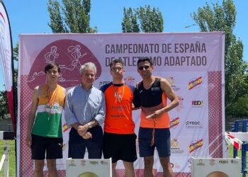 Diego Ruiz debuta en el Campeonato de España absoluto con dos platas en 100 y 400 lisos