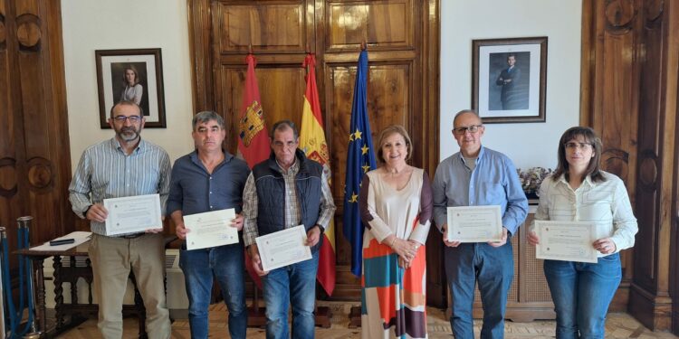 Dos radioaficionados de Carbajosa y uno de Cabrerizos, distinguidos por su compromiso con la Red Nacional de Radio de Emergencia