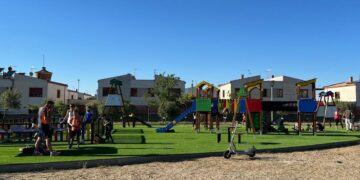 Los pequeños de Doñinos ya disfrutan del nuevo parque infantil en ‘El Bosque de los Niños’