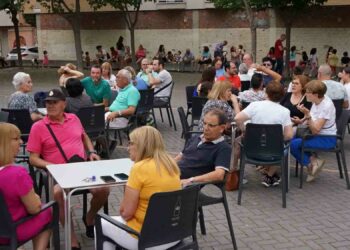 Fiesta con bingo, música, baile y helado para dar la bienvenida al verano