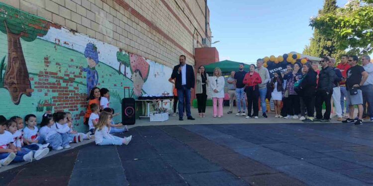 Los 32 escolares de Santa Marta que finalizan su etapa en la Escuela Infantil Municipal se gradúan acompañados de la Patrulla Canina y Peppa Pig