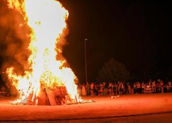 Fuego, música, luz y color para celebrar la noche mágica de San Juan
