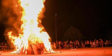 Fuego, música, luz y color para celebrar la noche mágica de San Juan