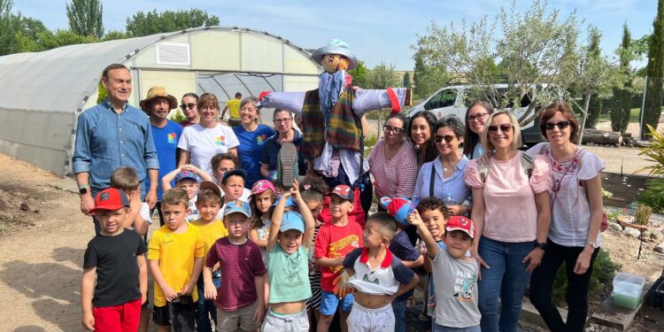 Ochenta alumnos de Infantil protagonizan el Día del Medio Ambiente en Carbajosa