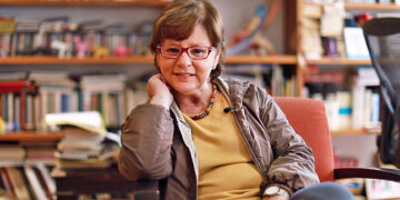 La escritora Piedad Bonnet se alza con el Premio Reina Sofía de Poesía Iberoamericana