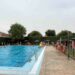 Medio millar de vecinos de Carbajosa inician la temporada de baño en la jornada de puertas abiertas de las piscinas municipales