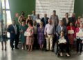 La jornada de convivencia anual de los mayores rinde homenaje a los nueve matrimonios de La Armuña que celebran sus Bodas de Oro
