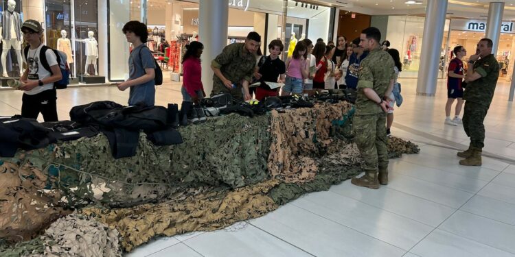 Los Cuerpos y Fuerzas de Seguridad del Estado participan en el Día de las Fuerzas Armadas para mostrar su labor de servicio y protección a los salmantinos