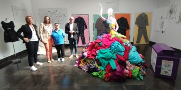 ‘ReciclArte’, una exposición para concienciar de la importancia de reciclar ropa y darle una segunda vida