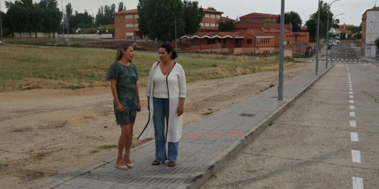 Santa Marta habilita 21 nuevas plazas de aparcamiento para descongestionar la zona escolar junto al colegio Miguel Hernández