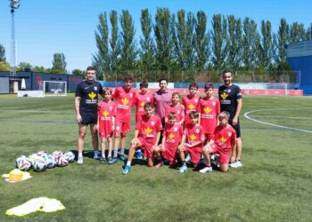 Más de 100 niños participan en el Campus de Verano de la Unión Deportiva Santa Marta