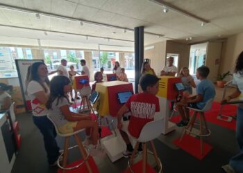 La #ExperienciaINCIBE llega a Carbajosa para promover la ciberseguridad y enseñar a los ciudadanos a protegerse en el mundo digital