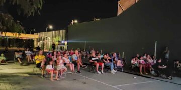 Un centenar de personas disfrutan del Cine de Verano con la proyección de ‘Elemental’