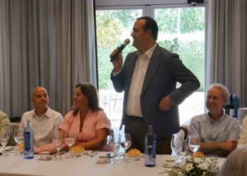 Misa, comida, baile y convivencia para celebrar el Día de los Mayores