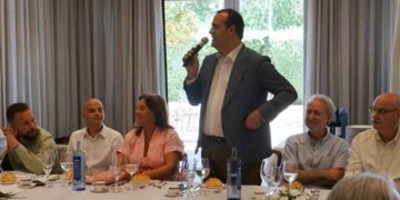 Misa, comida, baile y convivencia para celebrar el Día de los Mayores