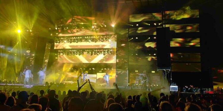 El show de la orquesta La Misión impresiona a Santa Marta con la mayor puesta en escena de las fiestas