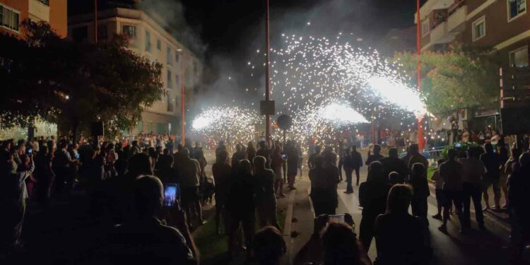 Noche mágica con el fuego, la pólvora y el sonido del Correfoc