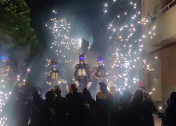 Noche mágica con el fuego, la pólvora y el sonido del Correfoc