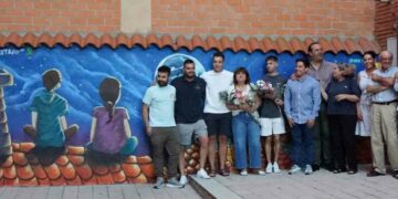 Emoción, homenaje y recuerdo en la inauguración de la pintura mural ‘El rincón de Sandra y Gustavo’