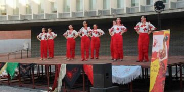 Tarde de arte, mantillas y faralaes en el certamen provincial de sevillanas
