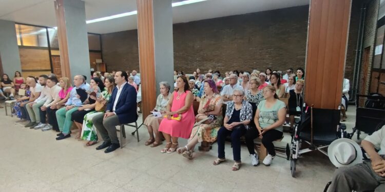 Misa y procesión en el barrio del Carmen que anuncian la llegada de las Fiestas de Santa Marta