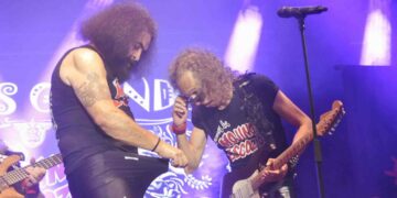 El rock gamberro de ‘El Sevilla’ y los Mojinos Escozíos triunfa en las Fiestas de Santa Marta