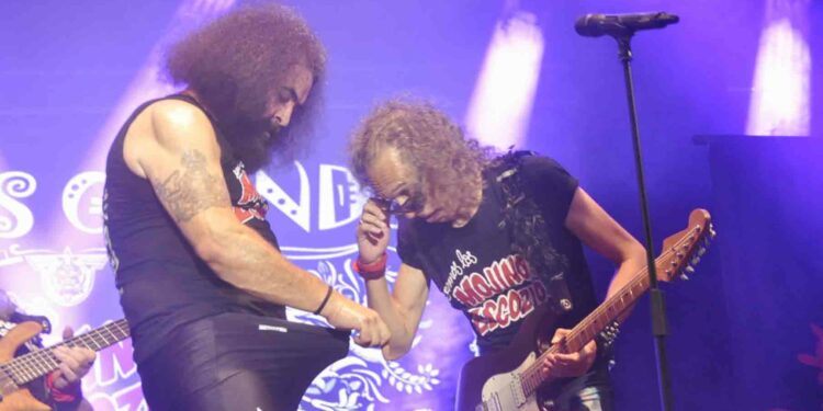 El rock gamberro de ‘El Sevilla’ y los Mojinos Escozíos triunfa en las Fiestas de Santa Marta