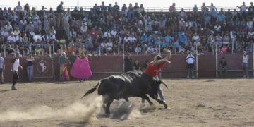 ‘Tanteador’ el Toro del Aguardiente de Santa Marta finaliza sin incidentes y con la recogida de 2.700 kilos de alimentos