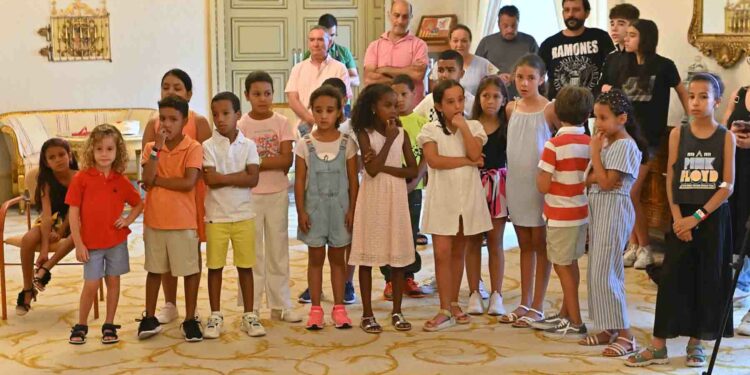 Salamanca recibe a 14 menores saharauis que pasarán el verano con familias salmantinas