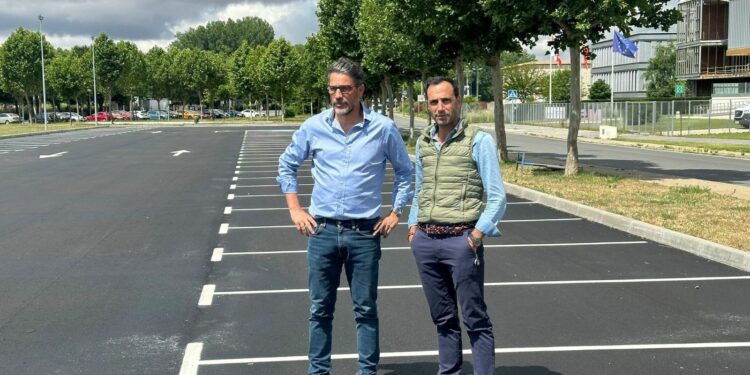 Villamayor invierte más de 30.000 euros en asfaltar el aparcamiento frente al M3 del Parque Científico
