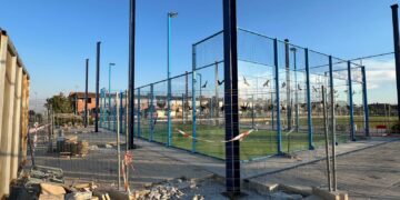 Comienza el cerramiento de la pista de pádel situada en el campo de fútbol de Cabrerizos