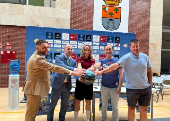 El VIII Campus Marta Fernández enseña a 140 niños de toda España a jugar al baloncesto en Carbajosa