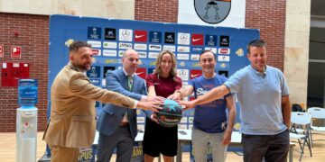 El VIII Campus Marta Fernández enseña a 140 niños de toda España a jugar al baloncesto en Carbajosa