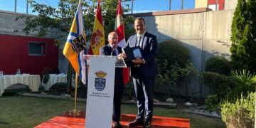 Emilio Pérez, pregonero de las fiestas de Santa Marta, agradece el «homenaje del pueblo en el que has echado las raíces y del que te sientes orgulloso»