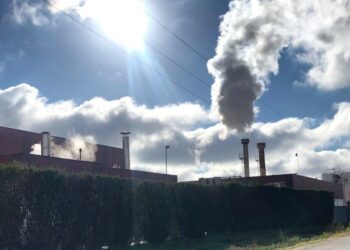 Nasapp.org, la app en la que los vecinos de Villamayor registran sus denuncias por los olores de la fábrica de grasas