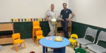 La ampliación del consultorio médico estrena un punto de lectura para los más pequeños