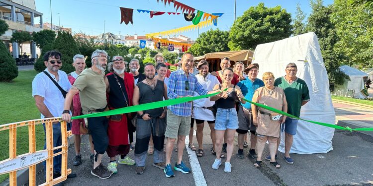 Arranca el II Mercado Medieval de Carbajosa con 40 puestos de artesanía y la recreación de los oficios de la época
