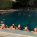 Más de un centenar de jóvenes de Carbajosa se refrescan en la ‘pool party’