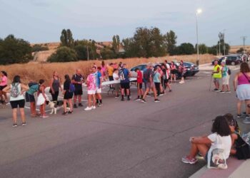 Más de 200 personas participan en la Marcha Nocturna y en la chocolatada de la I Semana Cultural