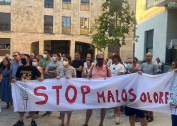 Más de 200 vecinos protestan contra los malos olores de la fábrica de grasas y seguirán luchando unidos en la Plataforma Cuidamos Villamayor