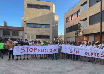 Más de 200 vecinos protestan contra los malos olores de la fábrica de grasas y seguirán luchando unidos en la Plataforma Cuidamos Villamayor
