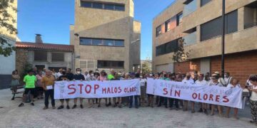 Más de 200 vecinos protestan contra los malos olores de la fábrica de grasas y seguirán luchando unidos en la Plataforma Cuidamos Villamayor