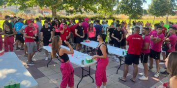 Más de un centenar de peñistas participa en el divertido torneo beer pong de las fiestas