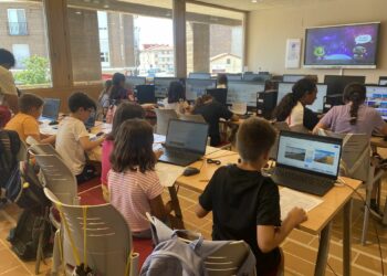 Más de 120 niños de Carbajosa participan en el campamento estival de nuevas tecnologías