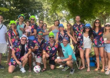 Los vecinos degustan 1.500 raciones de paella en el gran comedor verde del Prado de la Vega