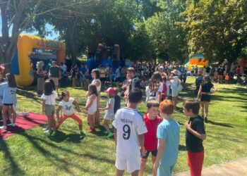 La segunda jornada festiva en Carbajosa llega cargada de deporte, juegos e hinchables para los pequeños