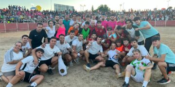 La tarde de juegos, diversión y habilidad de las peñas en el ‘Talento Prix’ atrae a más de 1.600 personas