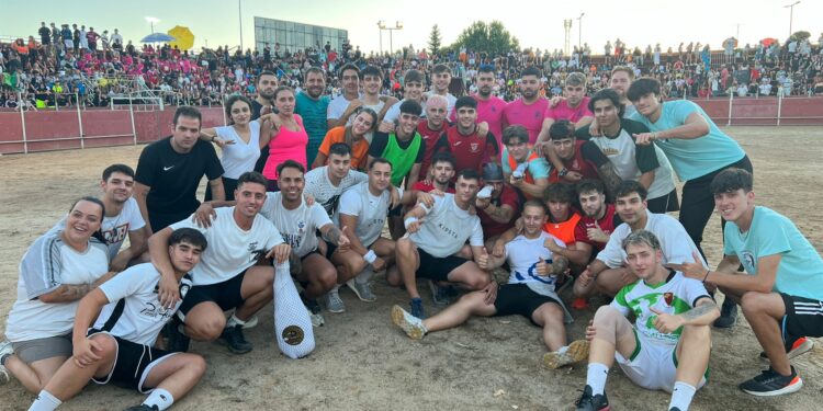 La tarde de juegos, diversión y habilidad de las peñas en el ‘Talento Prix’ atrae a más de 1.600 personas