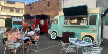 La I Feria de Food Truck inicia el ambiente festivo en Castellanos